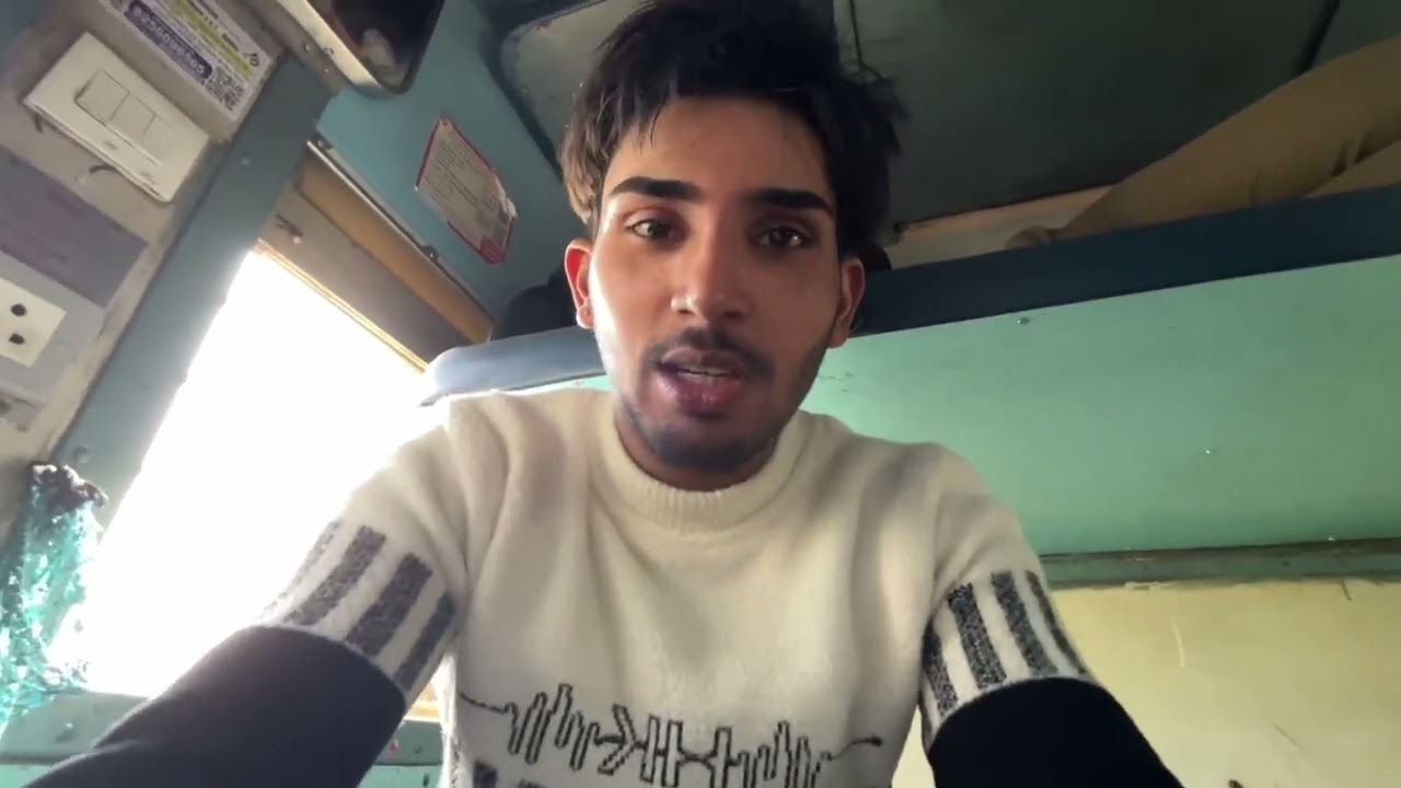 Delhi to Muzaffarpur bahar, Hamari train 11 Ghanta ￼let ho gya hai 😩😡 #travel 