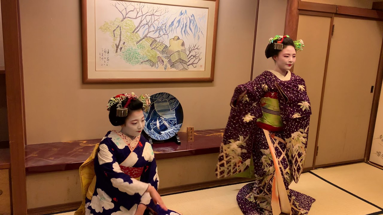 二人舞妓　二花街の舞の違いに注目