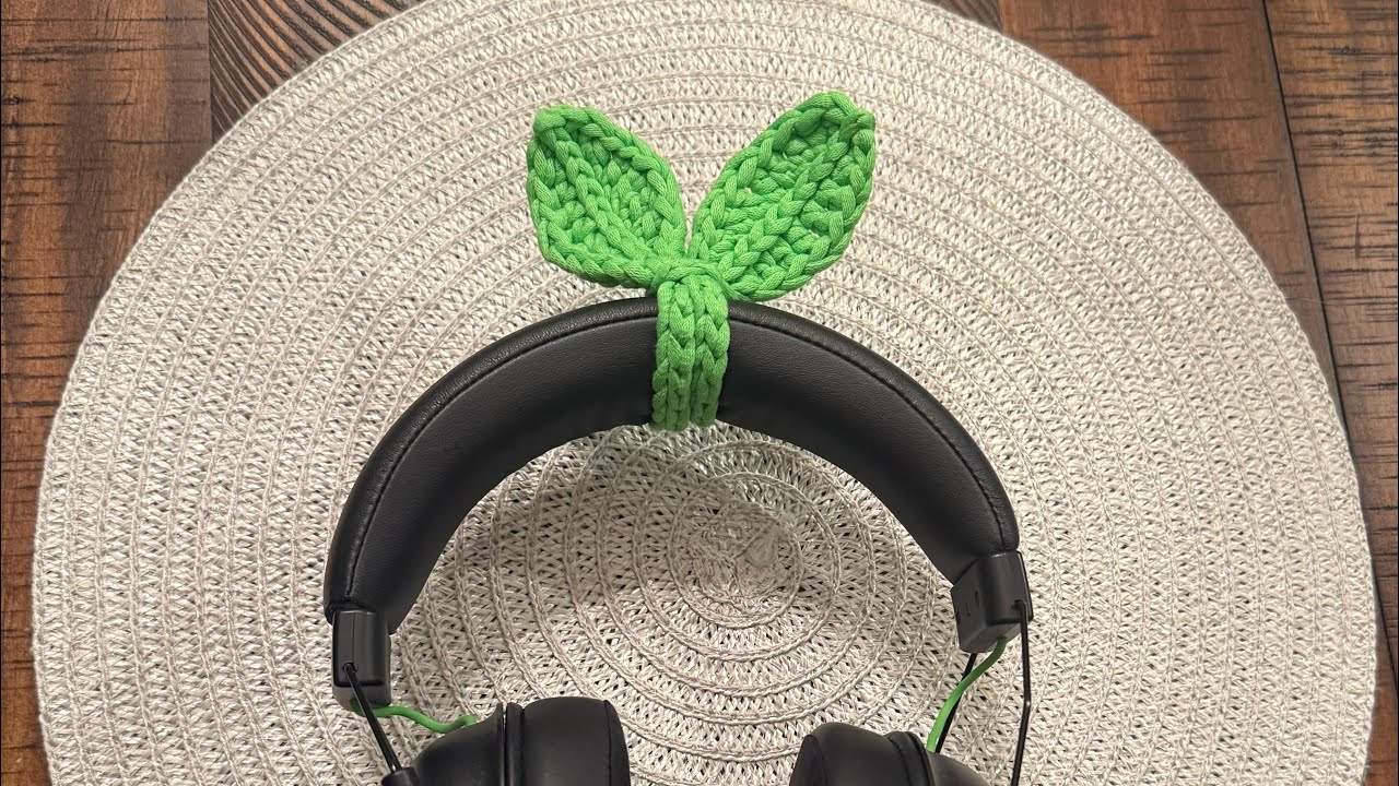 Crochet leaf sprout for headphones