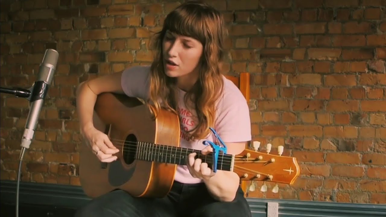 Stop your tears - Aldous Harding @ The 13th floor