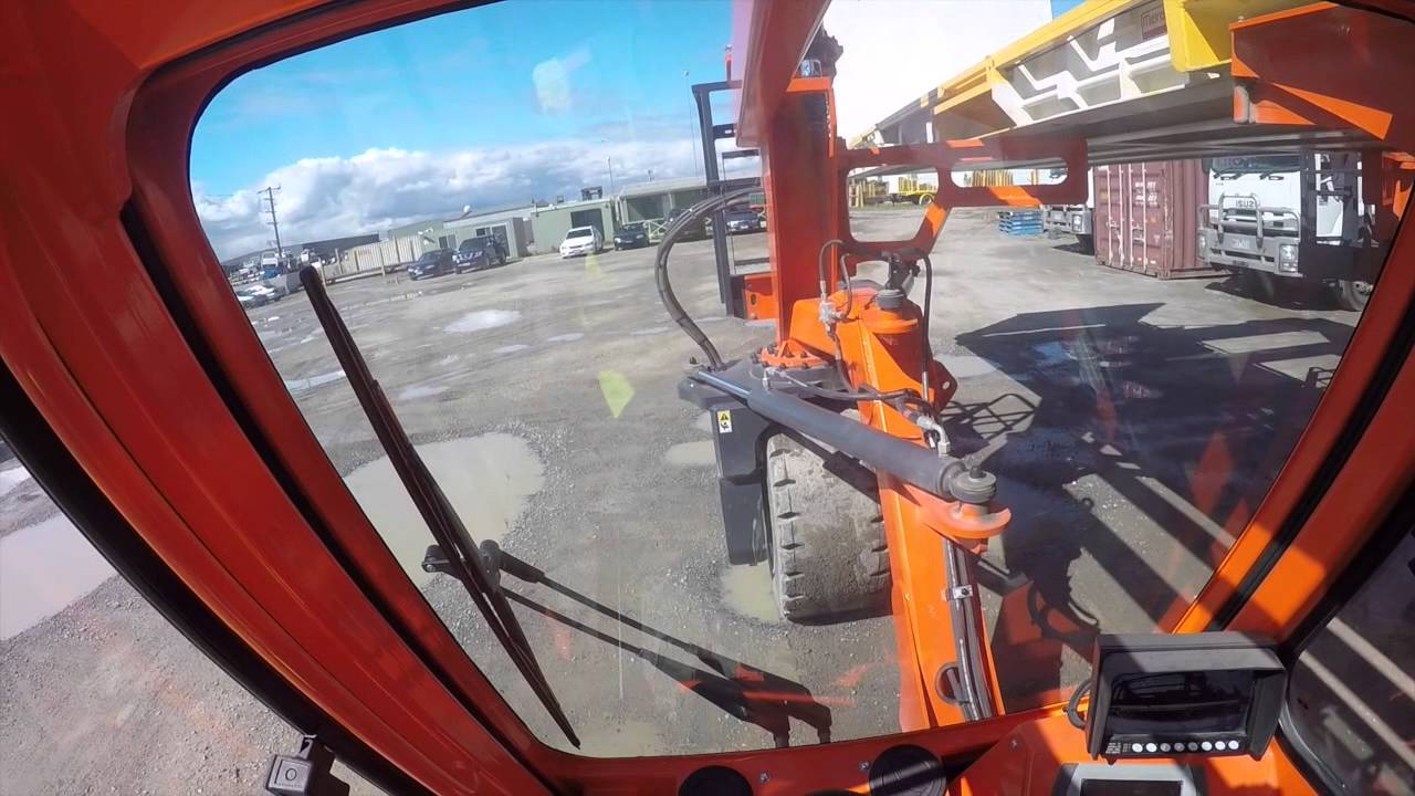 Combilift Straddle Carrier 2015 - Rough Terrain Manoeuvrability
