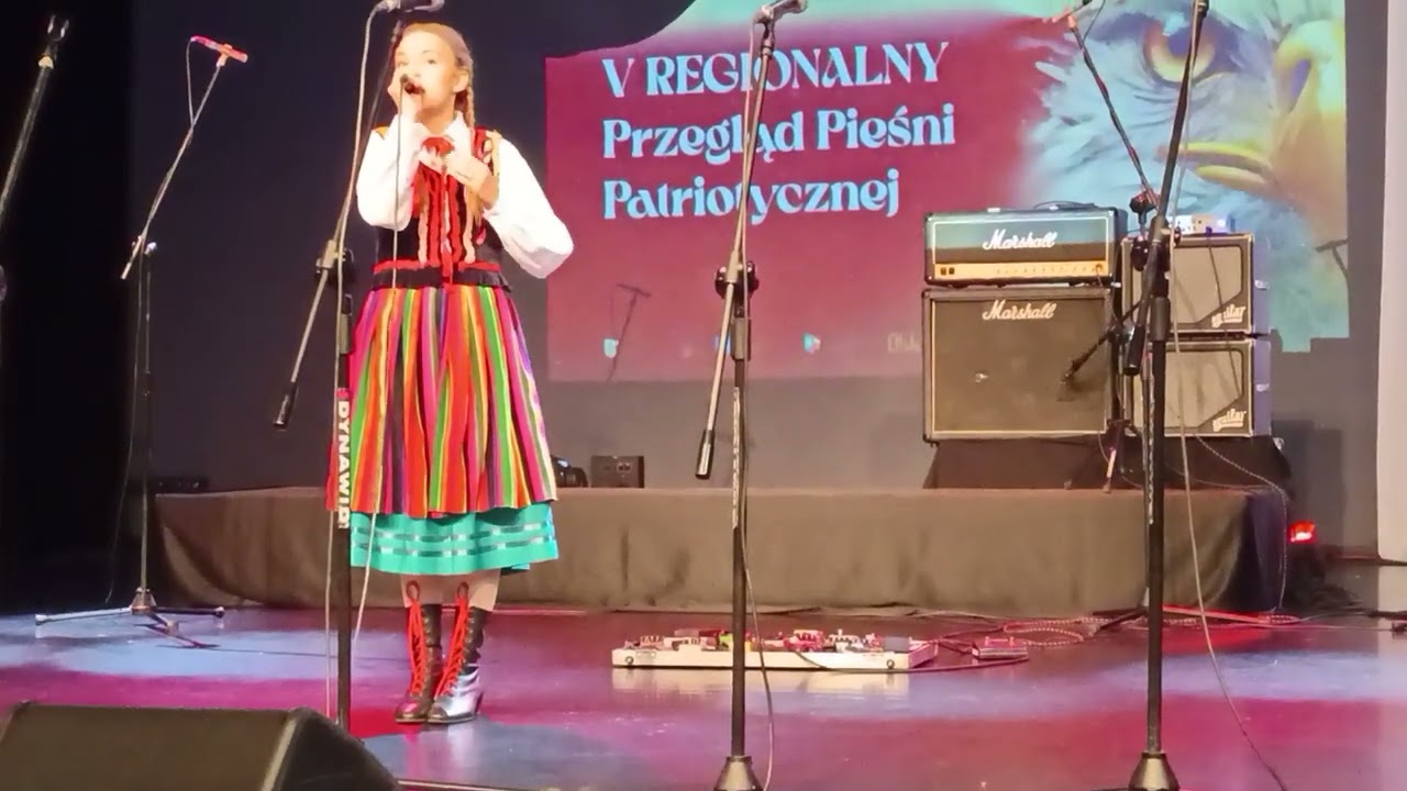 Rozkwitały pąki białych r&oacute;ż, Ola Piłat 