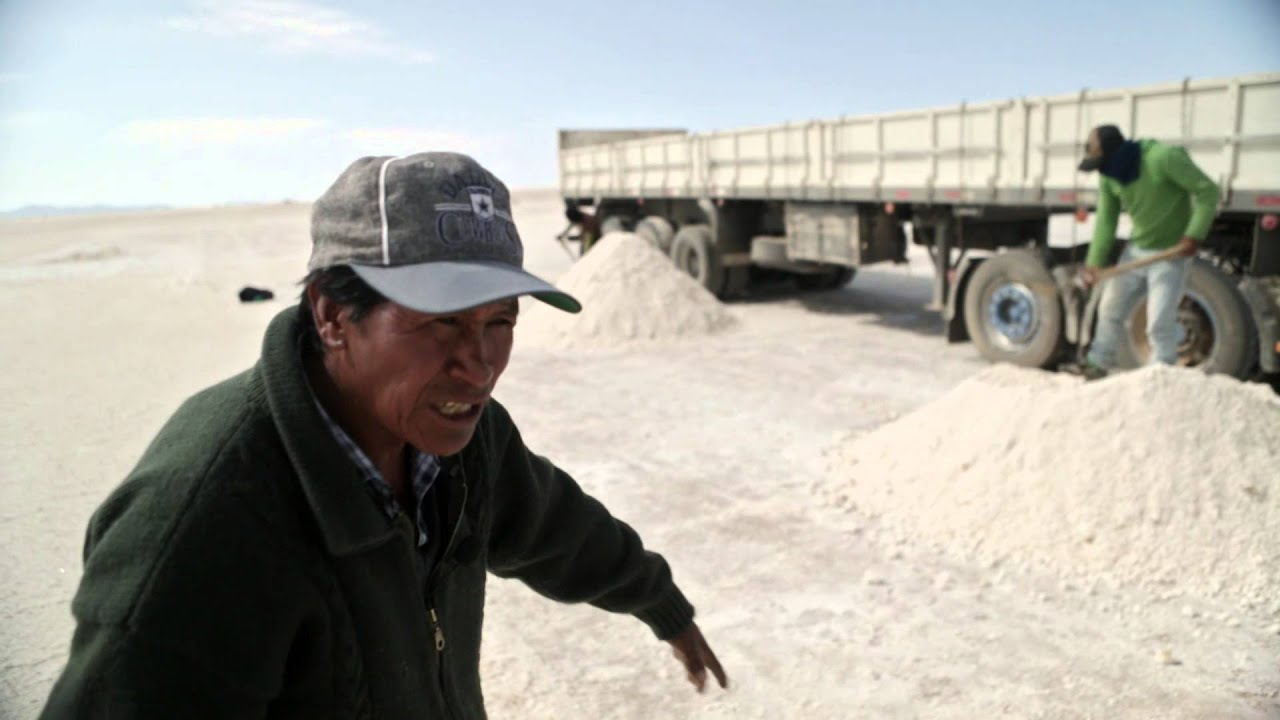 Volvo Trucks - Working in the world's largest salt desert - Driver's World (E01)