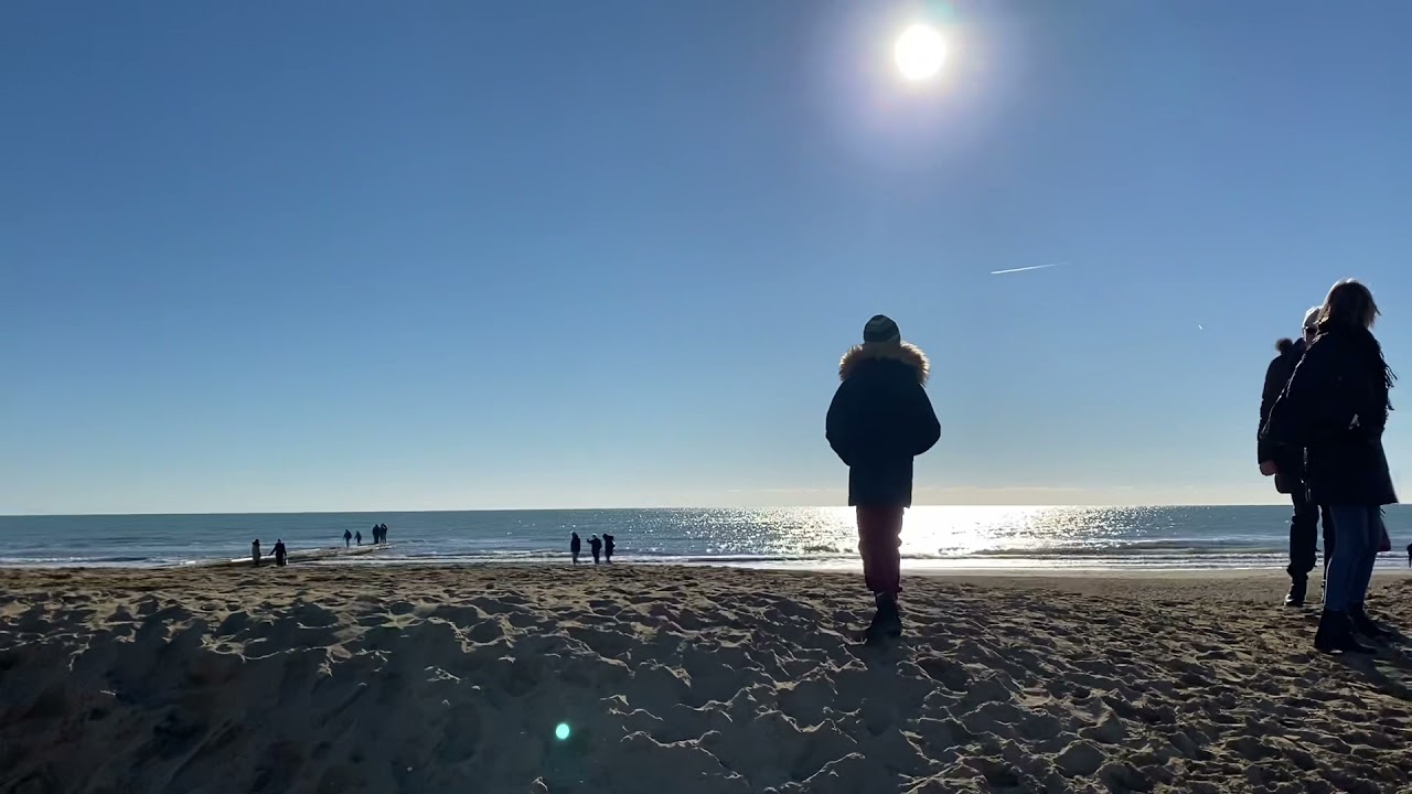 Jesolo beach winter season. How it actually looks... Breathtaking walk with my family!😘😘