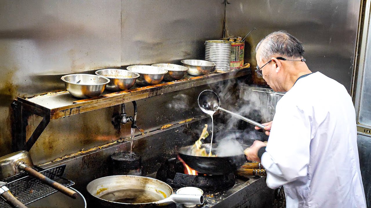 Japanese Noodle Restaurant: The Cool Cooking Techniques Of The Chinese Restaurant Staff