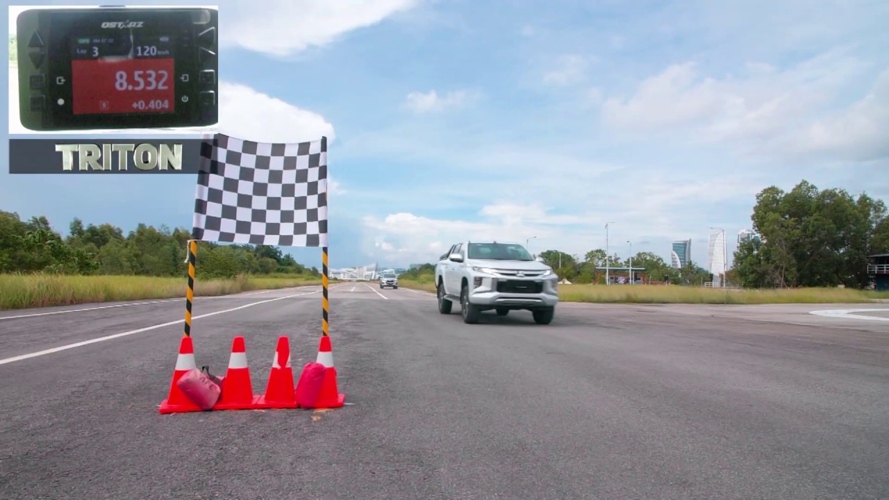 Mitsubishi Triton Vs  Toyota Hilux