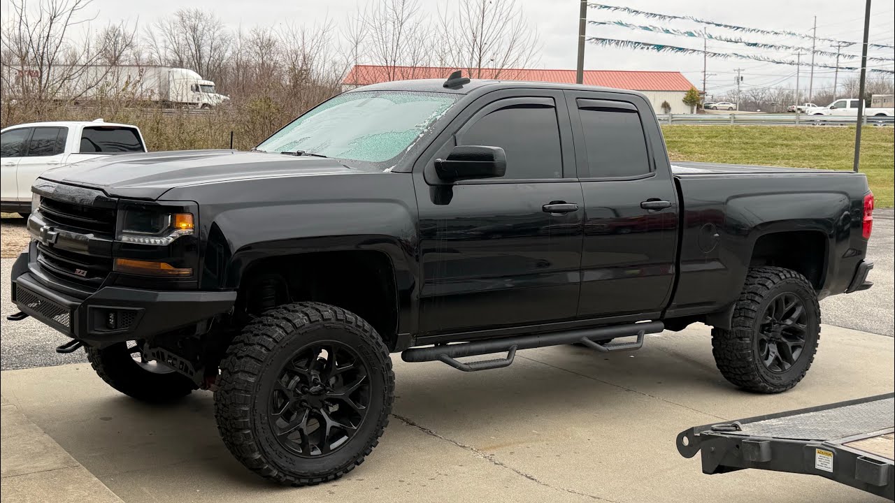 Три новых лота на аукционе: тюнингованный Silverado 2018 года, Silverado 2020 года и Dodge Charge...