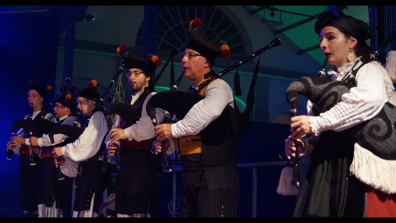 La banda de gaitas Xarabal - Bagpipe Folklore Group from Galicia Spain