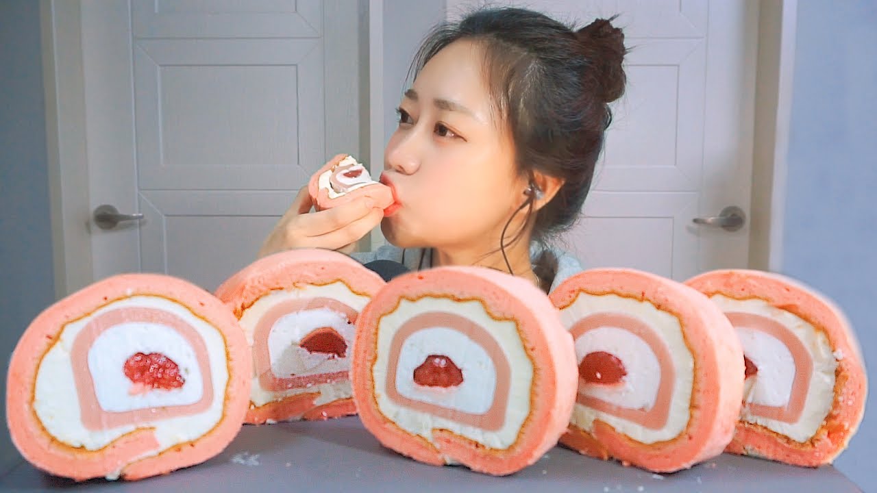 [성영ASMR]SUB)쿠캣마켓 일냈군..신상품 딸기떡이 쏙 롤케이크 먹방(Strawberry Rice cake Roll Cake Eating sounds,Mukbang)