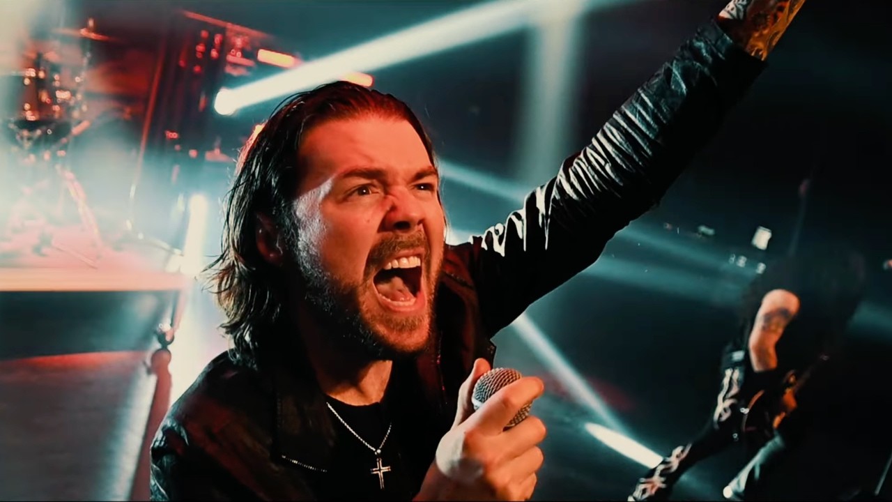 Saliva &ndash; Crowd Goes Wild [Official Music Video]
