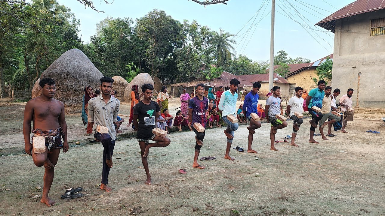 পায়ের উপর ইট ব্যালেন্স দেখে গ্রামের সবাই আনন্দে মেতে উঠলো - হাঁটুর উপর ইট ব্যালেন্স New Funny Video
