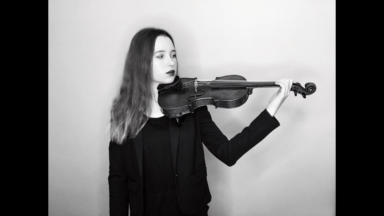 Maria Chomska plays Max Reger: Prelude in g-moll for violin solo