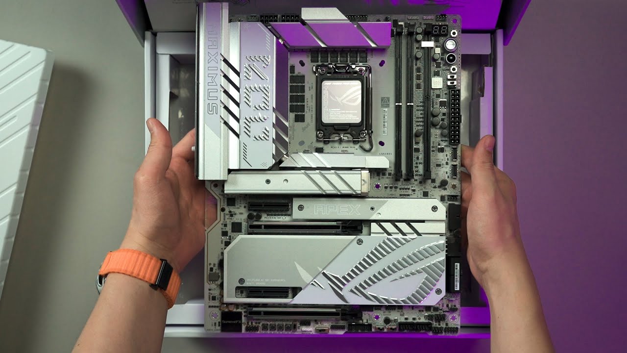 Unboxing - ROG Maximus Z890 APEX motherboard (Intel LGA1851)