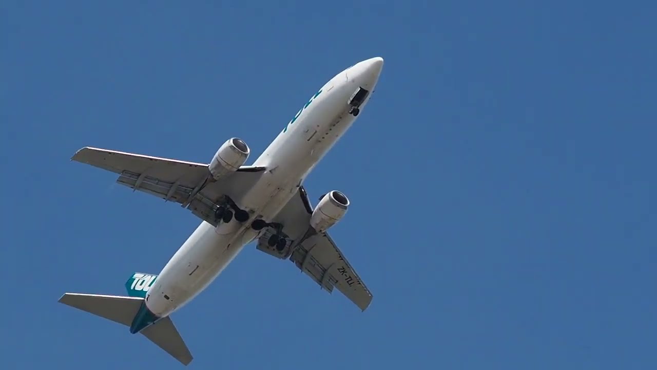 Toll Aviation AWK96 Landing at Seletar Airpot (WSSL)