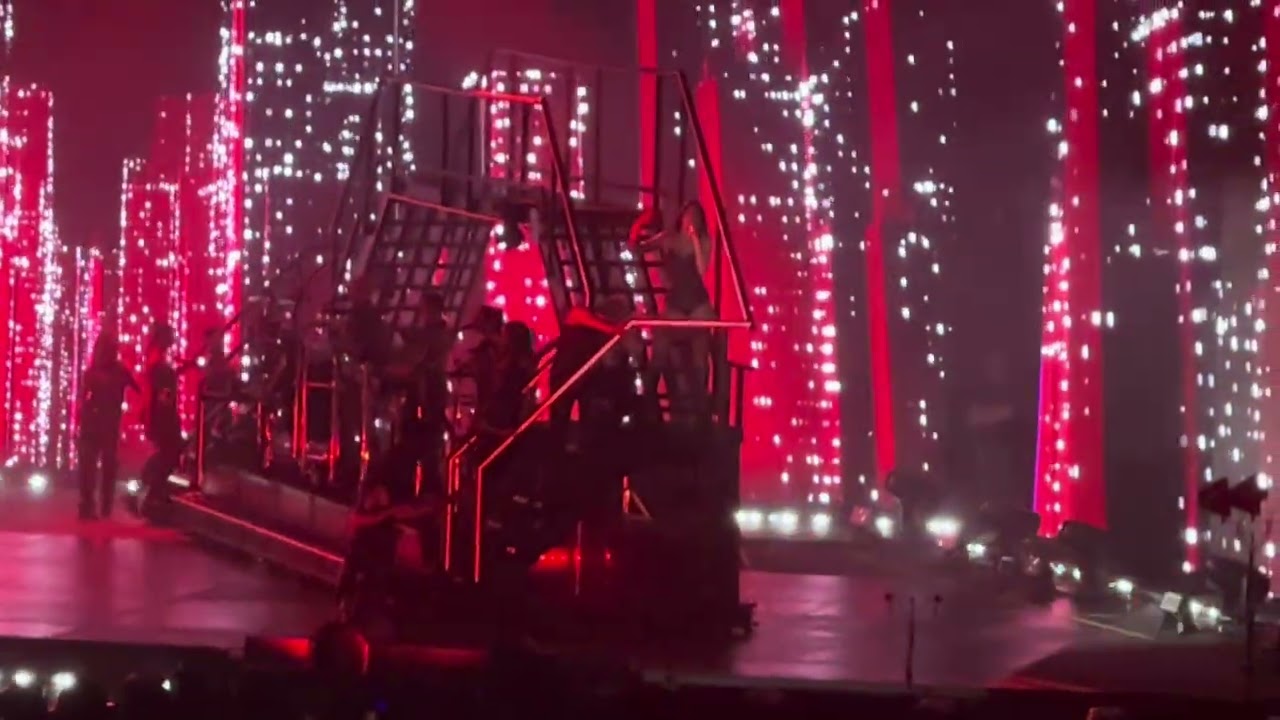 Dua Lipa Live in Singapore 2024(Part 2 of 7)