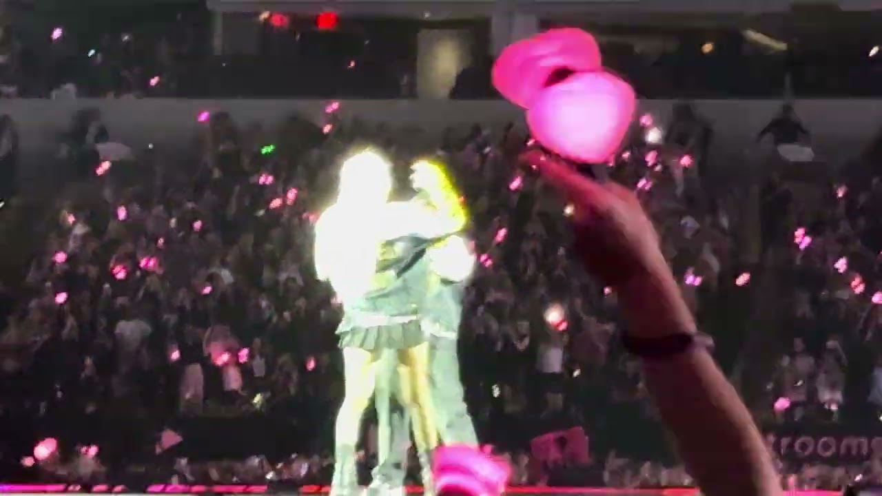 APT Rose ft Bruno Mars - Black pink DEADLINE WORLD TOUR DAY 2 Sofi Los Angeles