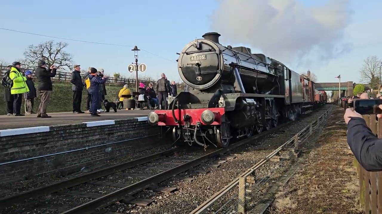 LMS 8F 48305 passes Quorn with a Goods train - Great Central Railway 27.01.2024
