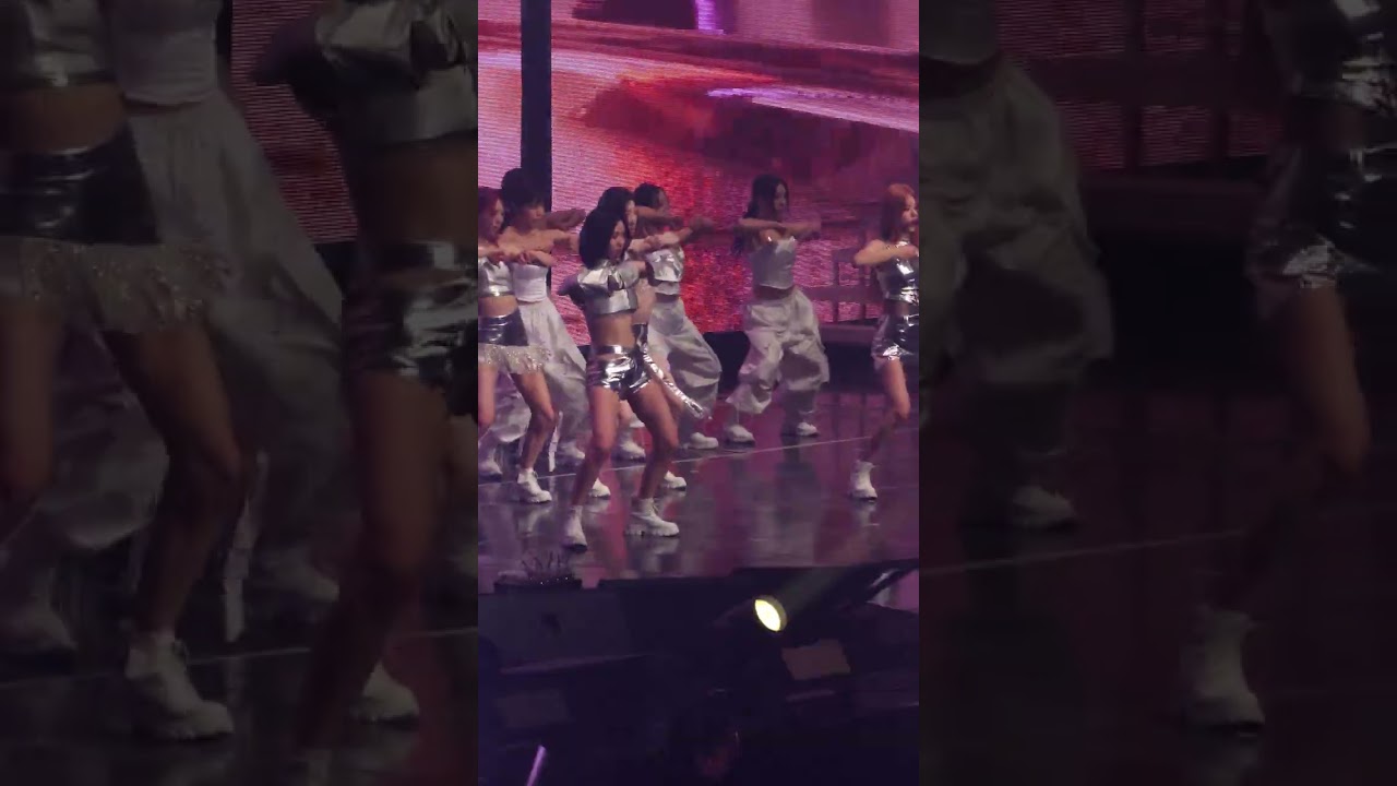 Escalator - ITZY - Born To Be Seoul concert fancam - 02242024