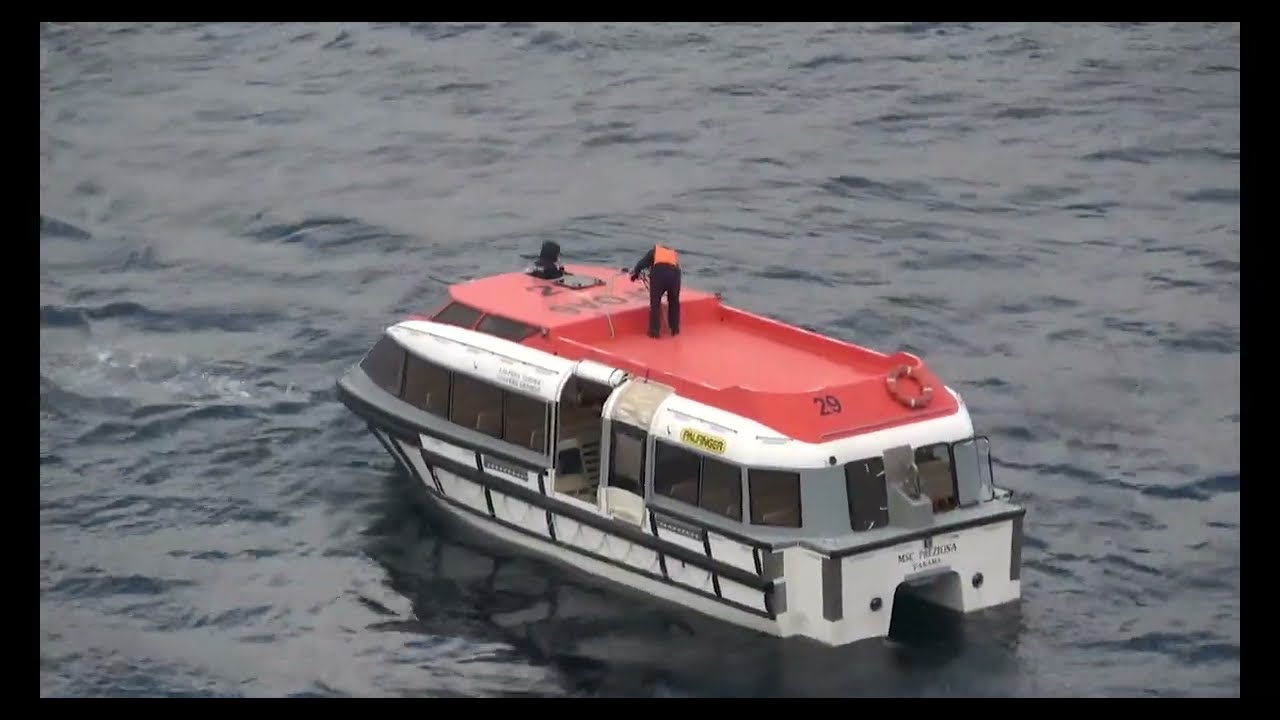 Honningsvag to North Cape in the dark - Cruising Norway