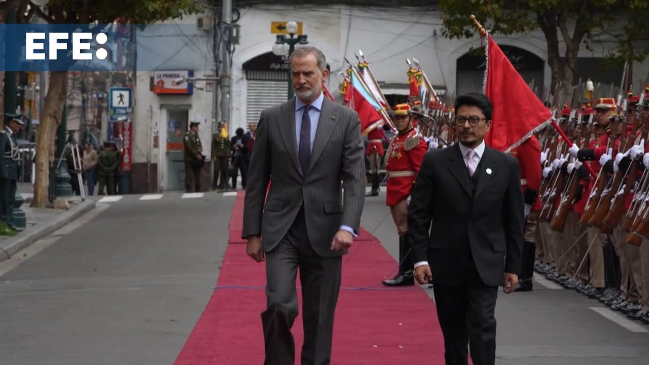 El rey Felipe VI inicia su visita oficial a Bolivia y se reúne con el presidente Rodrigo Paz