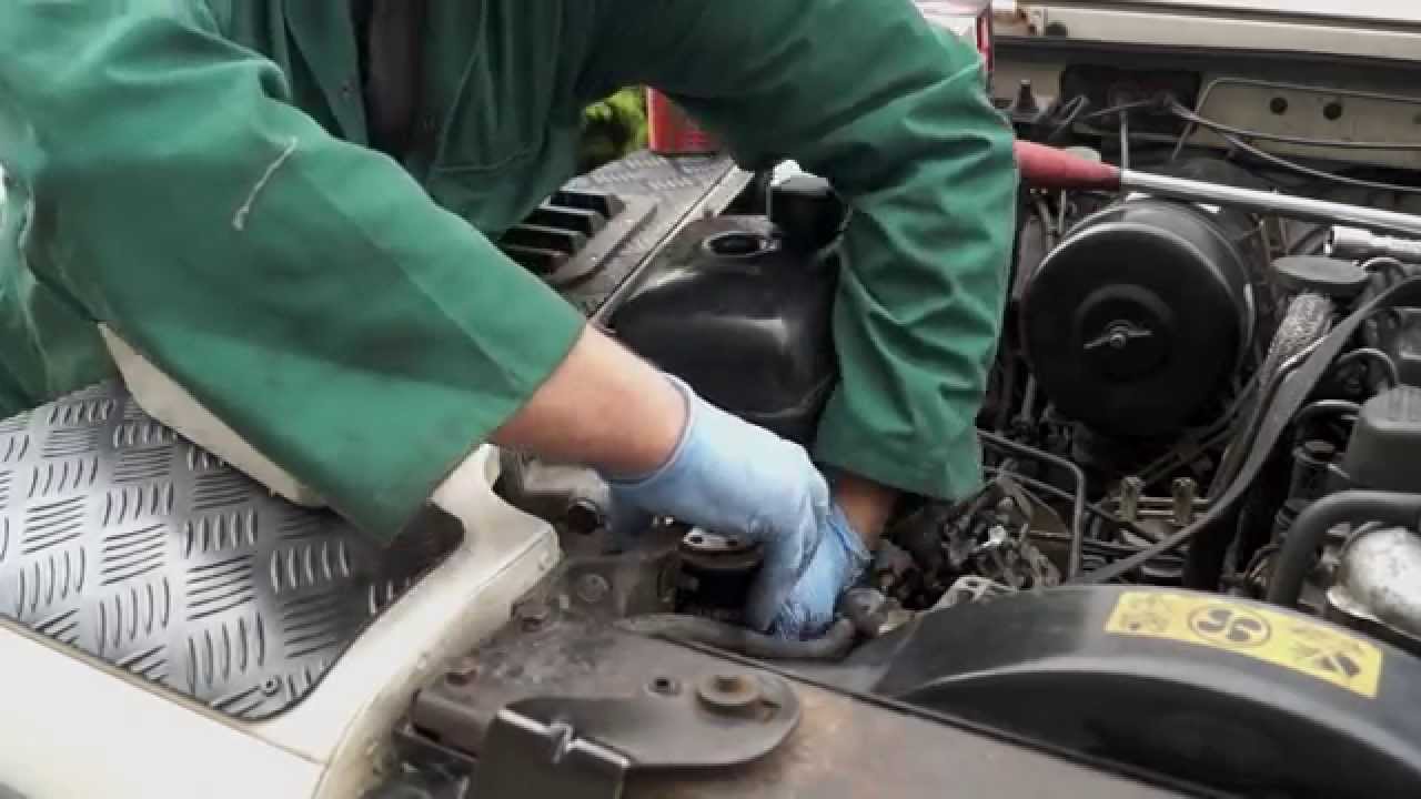 Replacing a Tdi Diesel filter  - The Fine Art of Land Rover Maintenance -