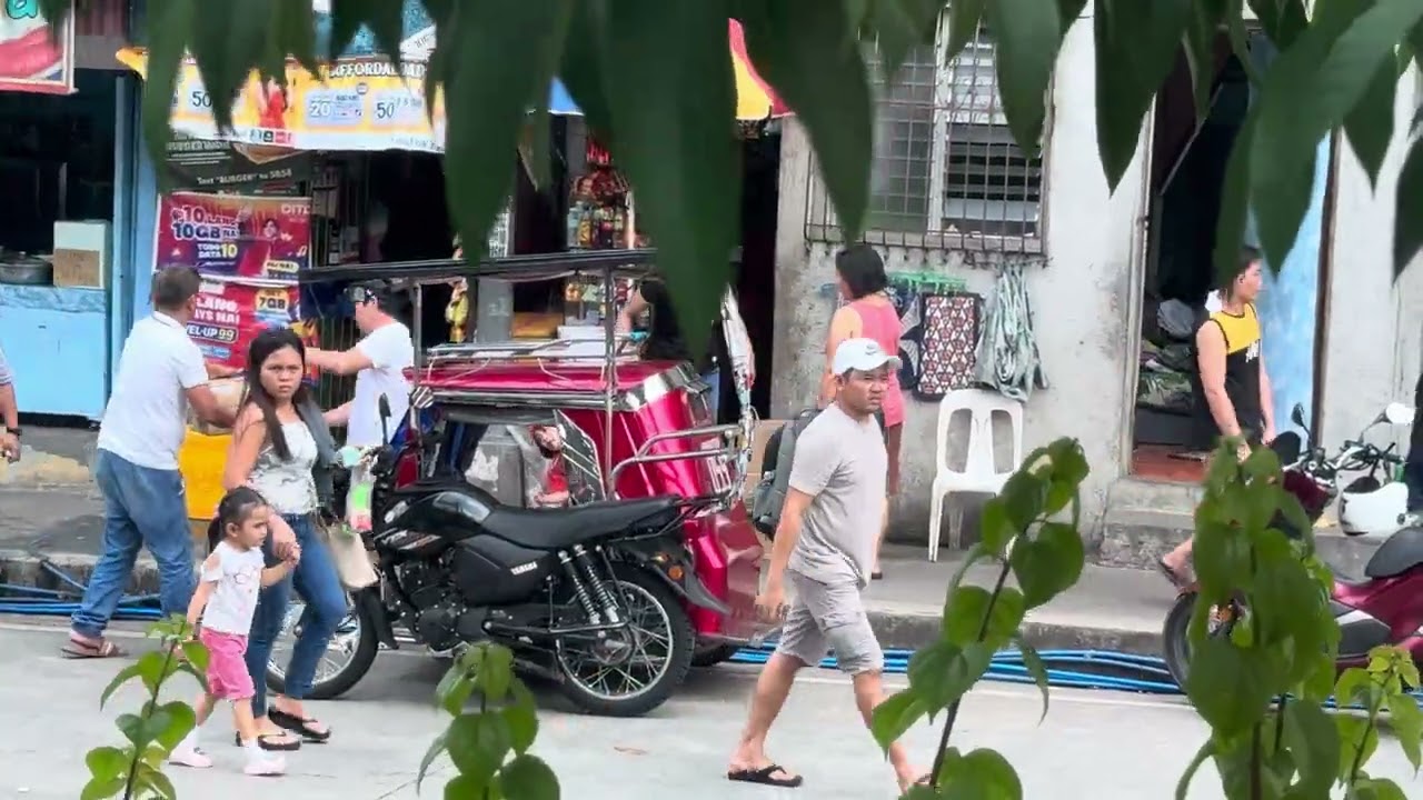 PHiLiPPiNE SCENES ~ LiFE ON THE STREETS OF MANiLA, PHiLiPPiNES, NCR METRO MANiLA