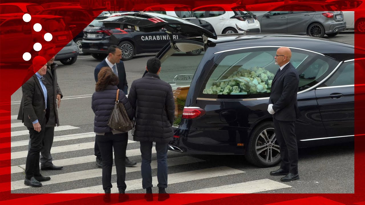 Roma, camera ardente per Alessandro Parini: arrivo feretro alla Basilica dei Santi Pietro e Paolo