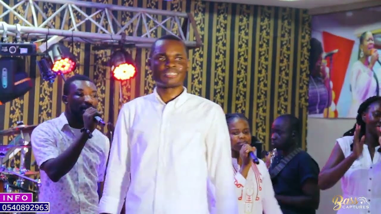 😳 SERIOUSLY❗️❗️HE SAW🫢😱 SOMETHING WHEN MINISTERING AND THE CROWD COULDN'T CONTAIN IT😬