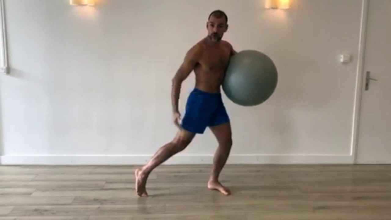 [VDS0000055]  Une taille affutée avec les excercices d'obliques avec Fitball