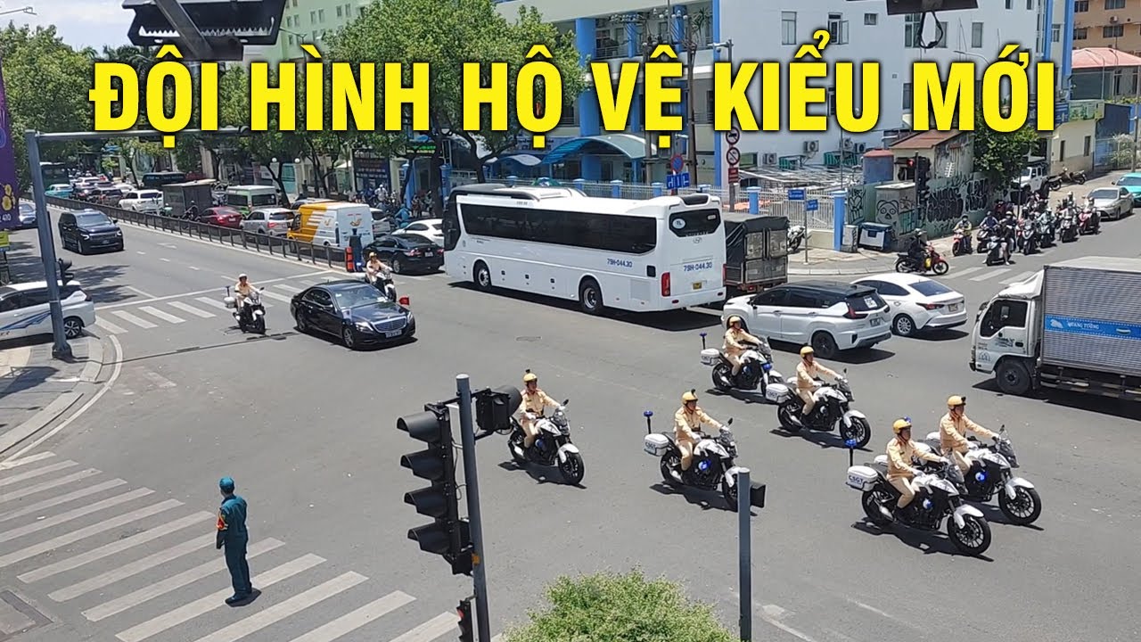 Đường đang đông, CSGT điều tiết nhẹ một cái thì không còn một xe, để bảo vệ Vua nước Bỉ