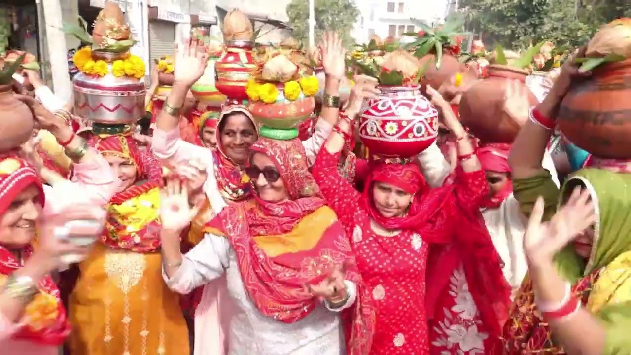 कलश यात्रा ग्राम. बांस  (हिसार हरियाणा ) कथा वाचक. अनिल देव शास्त्री जी