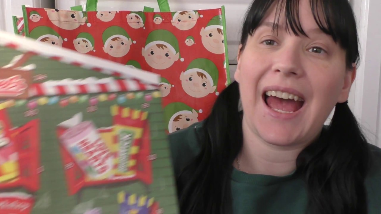 Opening a Retro Sweets Advent Calendar ! Christmas Fun Facts / Jokes !