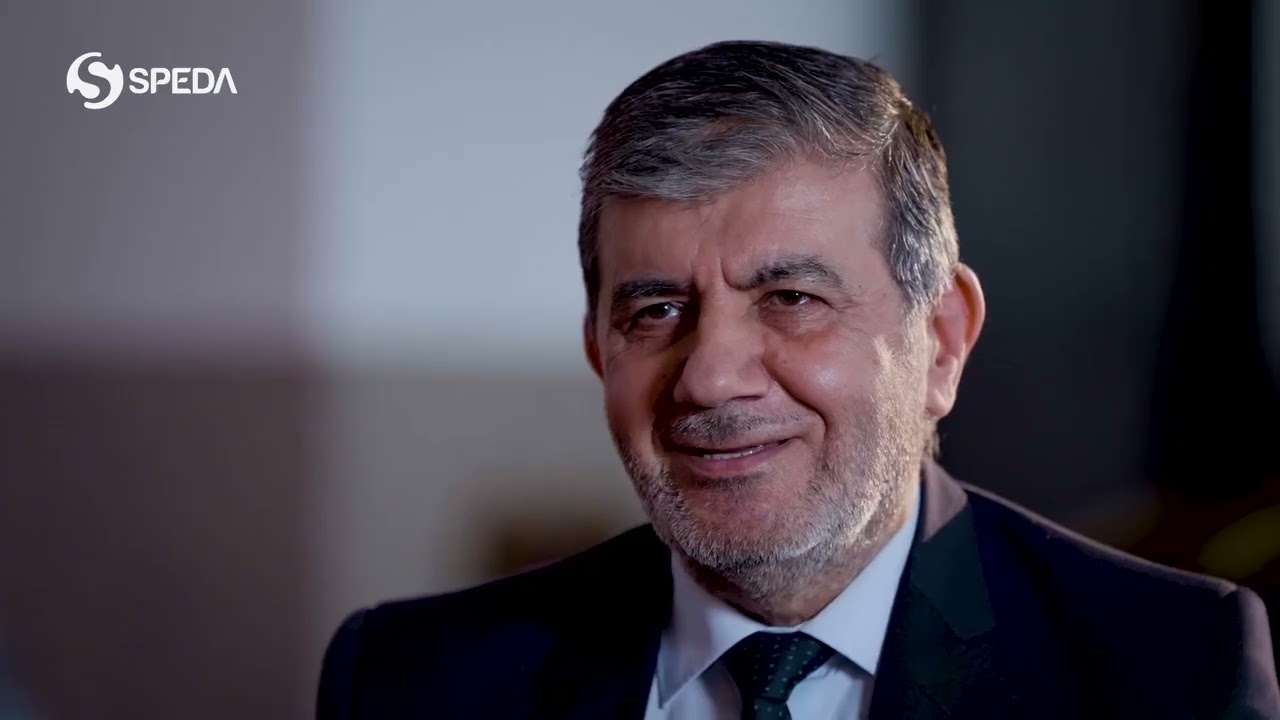 د.عمرعبدالعزیز چیڕۆكێكی مامۆستا ناسڕده‌گێڕێته‌وه‌ كه‌ له‌ پاسێكدا 9 كاتژمێر گفتوگۆی له‌گه‌ڵ ملایێك