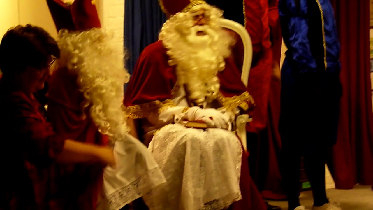 Sinterklaas bij de onderbouw (1/2)