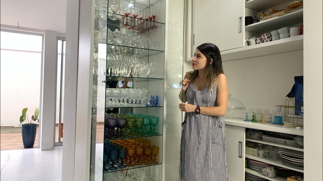 COMO ORGANIZEI CRISTALEIRA E LOUÇAS NA CASA NOVA