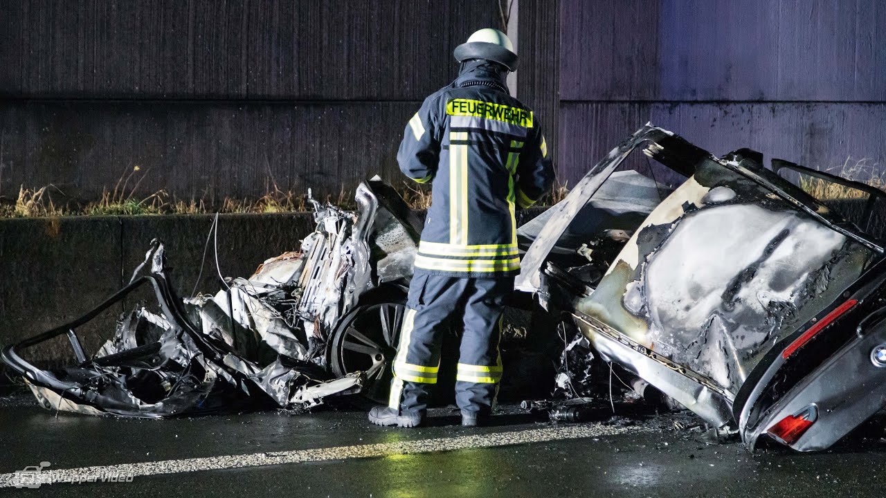 BMW wird vollständig zerstört - Tödlicher Verkehrsunfall auf der A59 bei Leverkusen | 01.12.2021