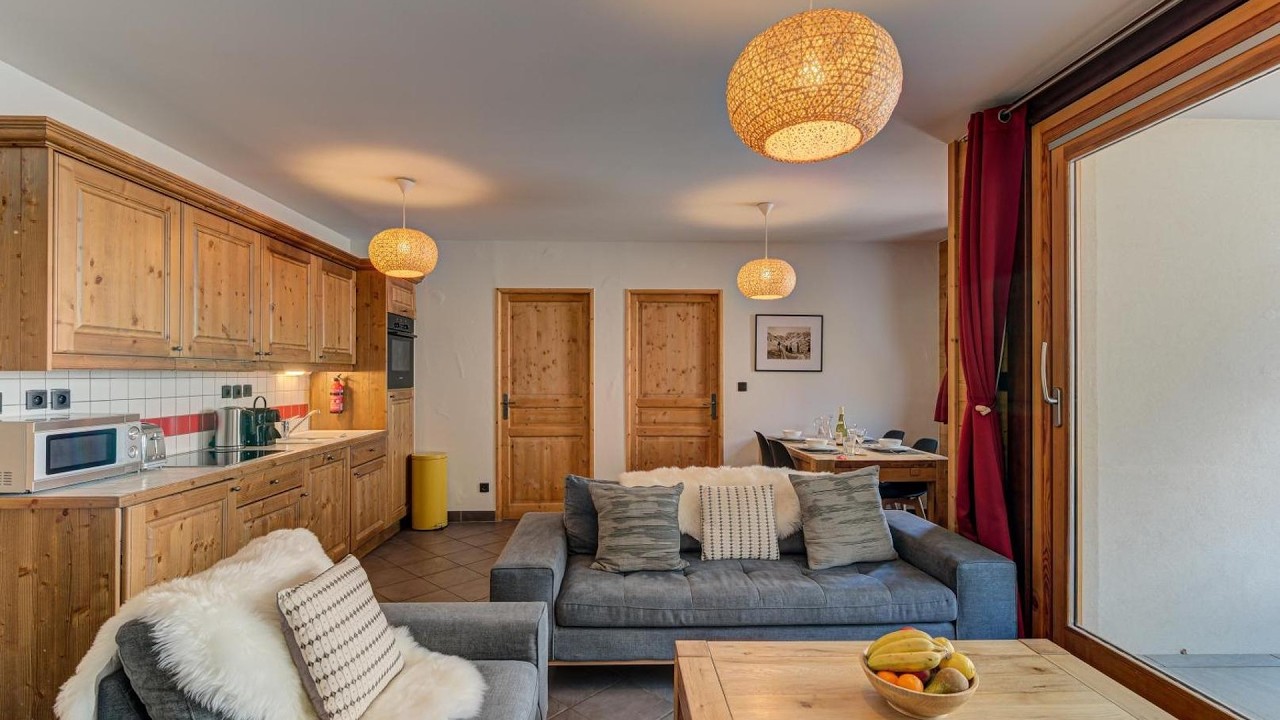 Apartment le Paradis 1 - Alpes Travel - Central Chamonix (sleeps 4) | France ⭐