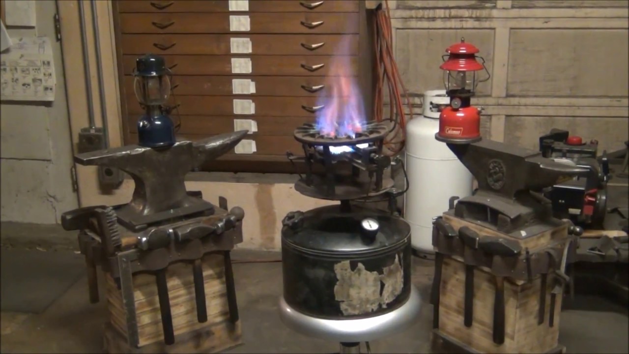 Vintage Colemans ... My Other Hobbies ... 243 and 200A Lanterns, and a Handy Gas Plant