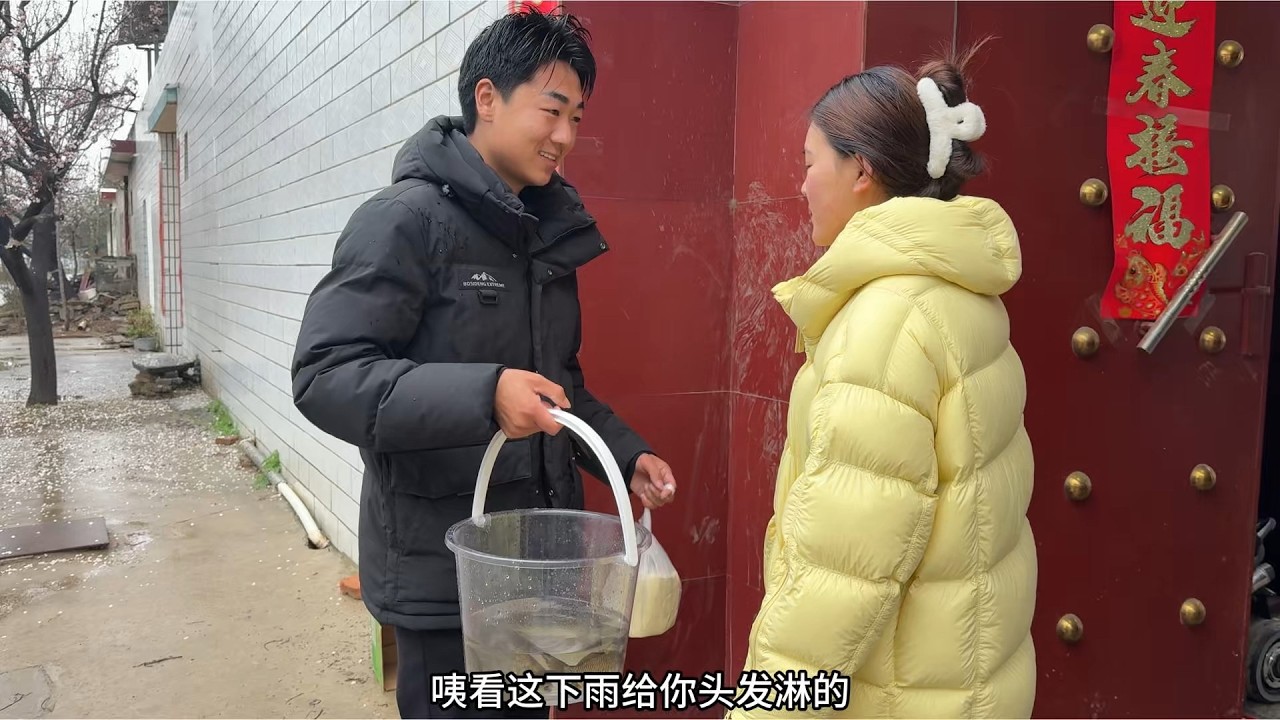 最近天冷，灵洋买了几条野生鲫鱼炖鱼汤喝，婆婆说吃完把东西也准备好。#家庭琐事 #记录生活 #家庭日常