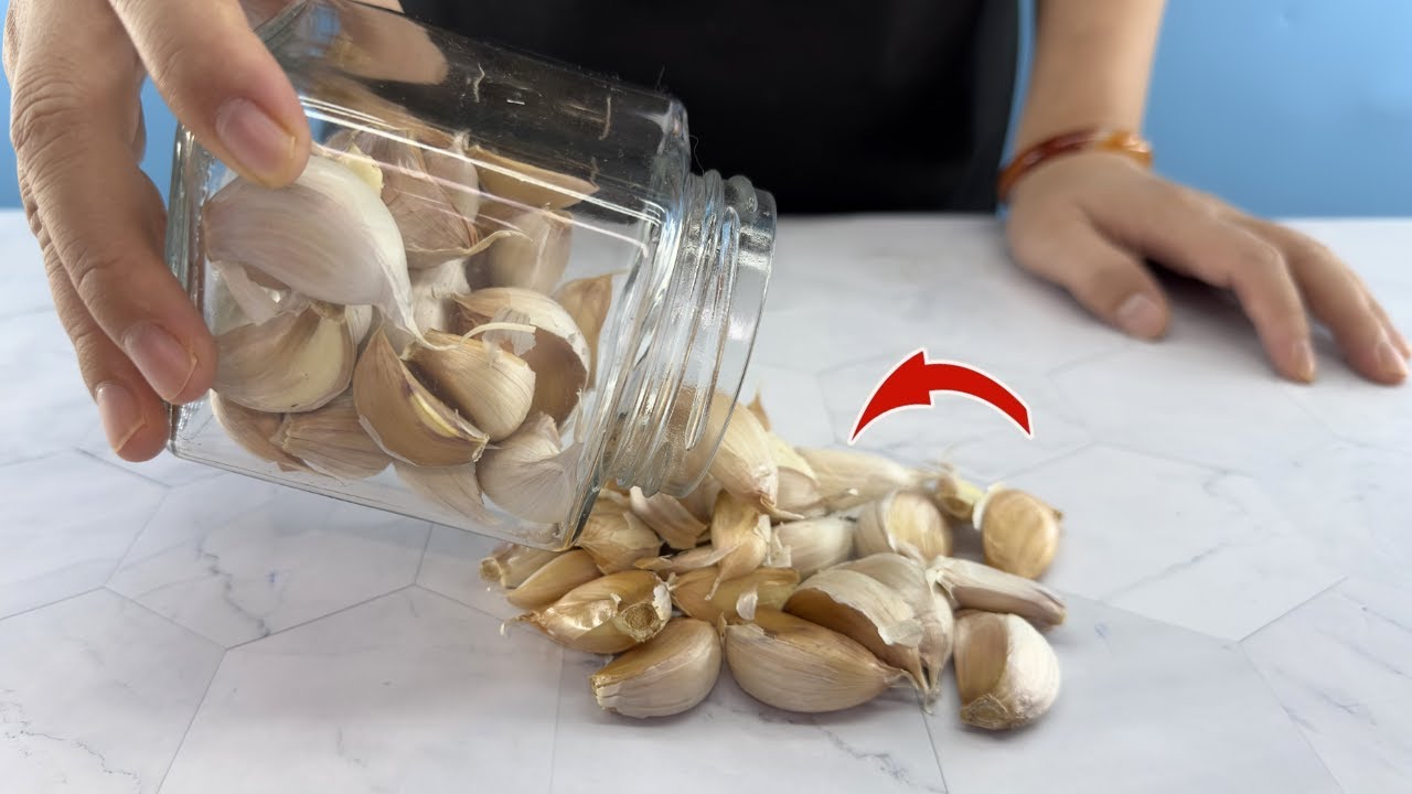 Storing Garlic Is So Easy! It Does Not Shrink Or Sprout! The Method Really Works
