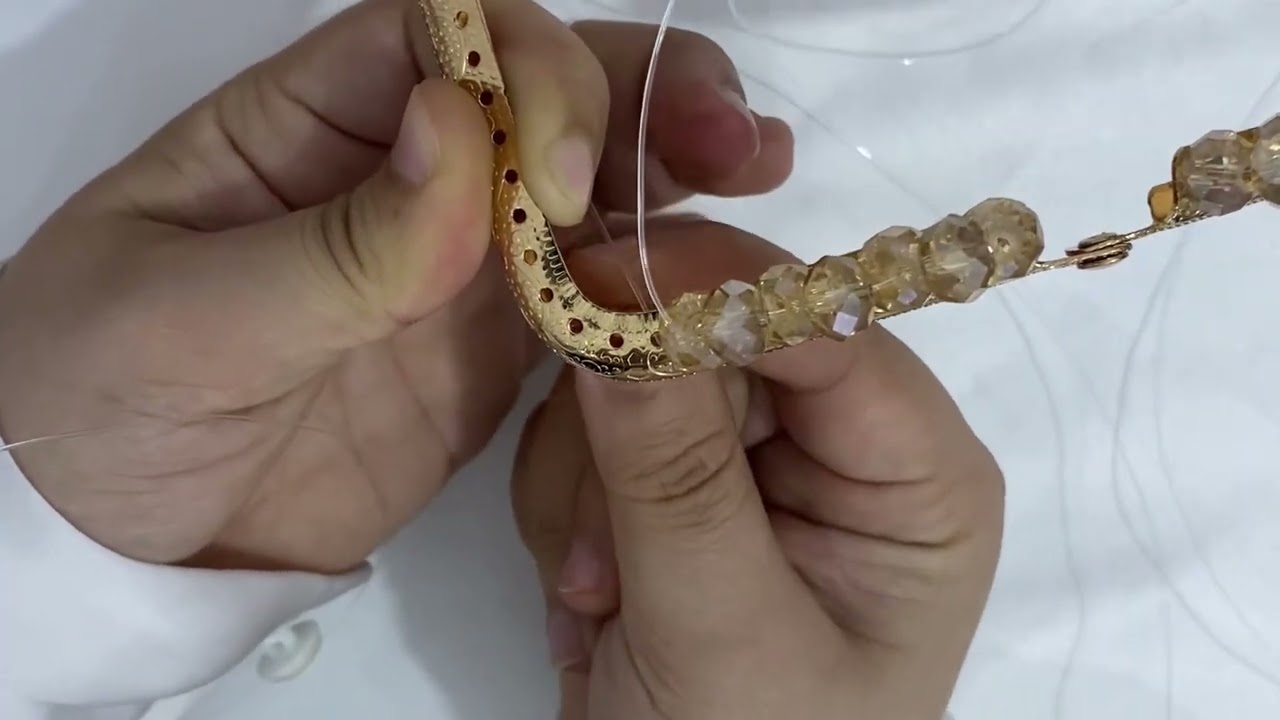 حصري عندنا وبس شنطة بالخرز الازاز والفيرام المعدني المربع