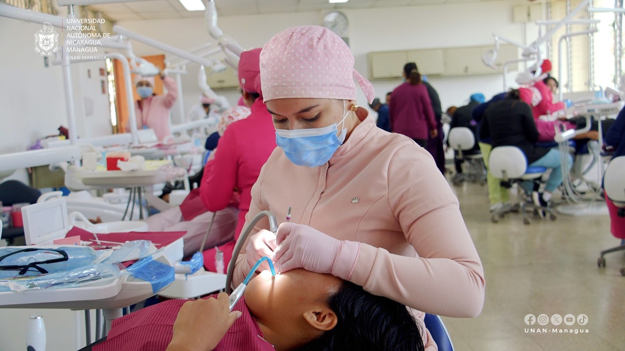 Estudiantes brindan más de 100 atenciones en salud bucal
