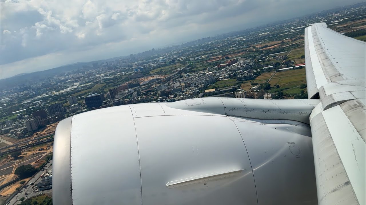 EVA Air Boeing 777-300ER takeoff from Taipei (TPE)