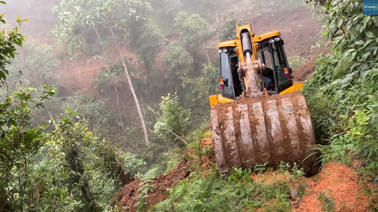Monsoon Time-Foggy Mountains-Opening New Road from Foot Track-JCB Backhoe