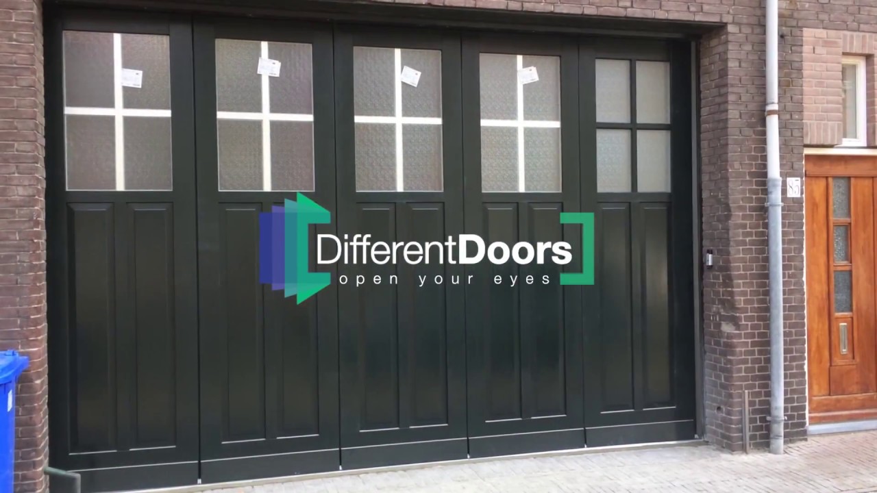 Houten Zijwaartse Garagedeur in Monumentaal Pand | Different Doors