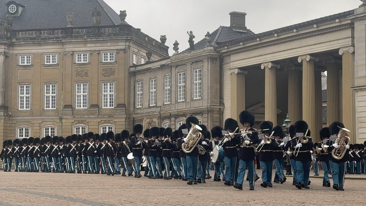Return to Barracks - Full Band Copenhagen Guard Change