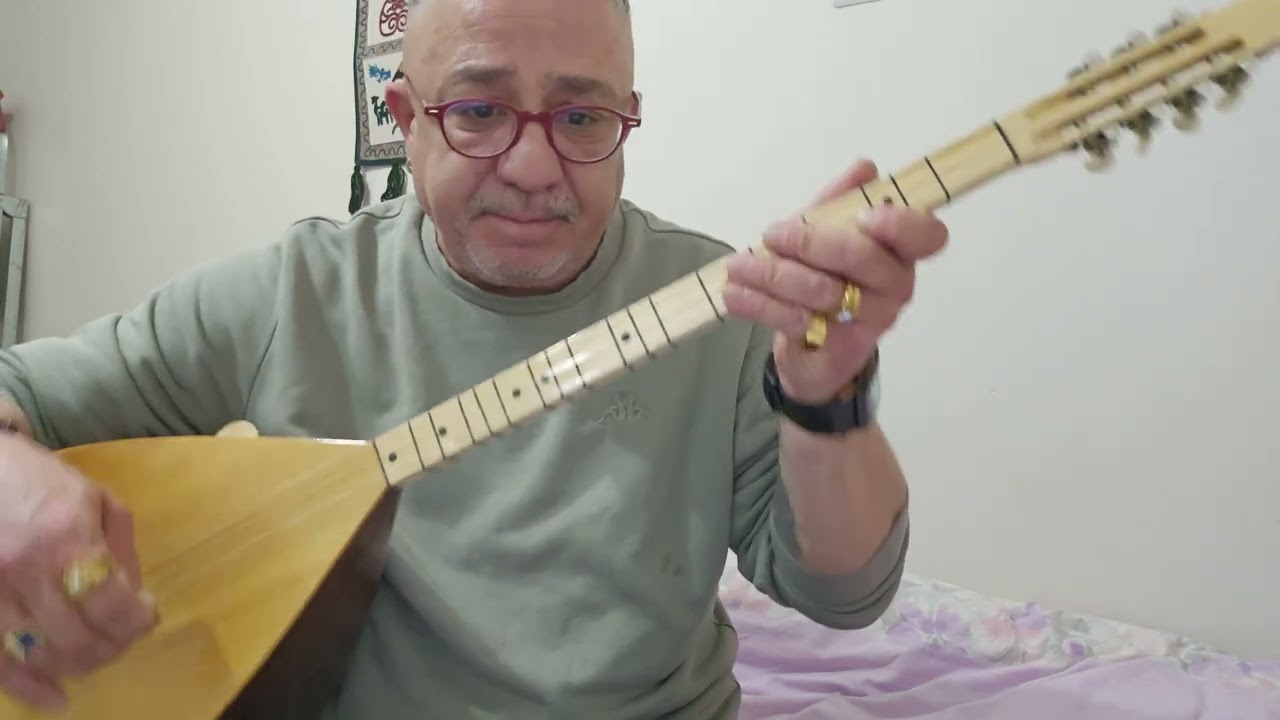 SOLFEJ NEŞET ERTAŞ AÇMA ZÜLÜFLERİN KISA SAP BAĞLAMA EKLEYEN SURGEON