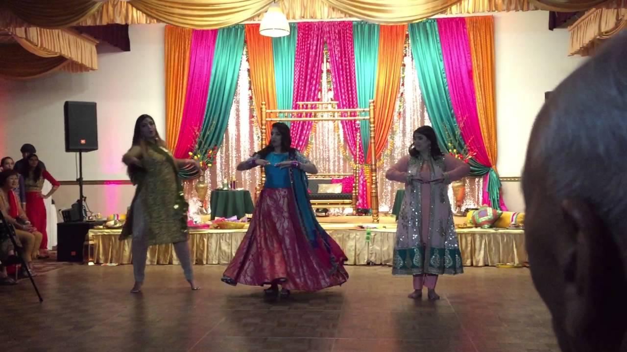 Girls Mehndi Dance