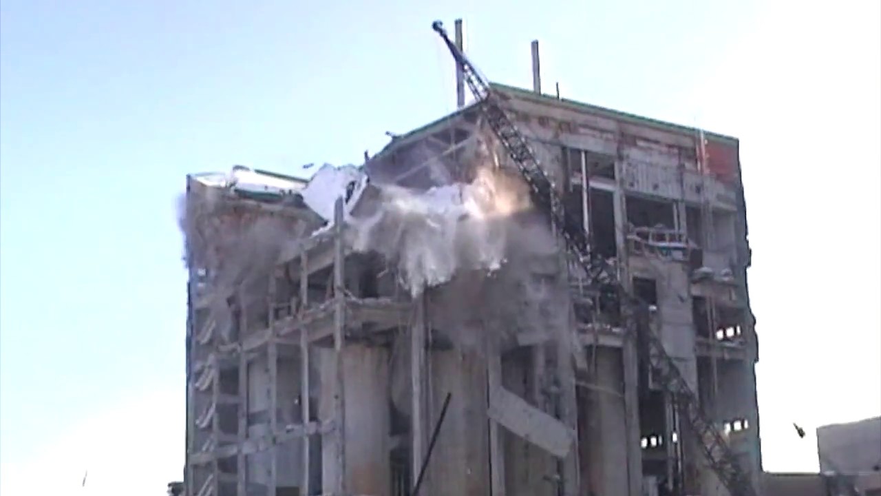 Wrecking ball demolition. Ruston Bucyrus 71-RB. Part 2.
