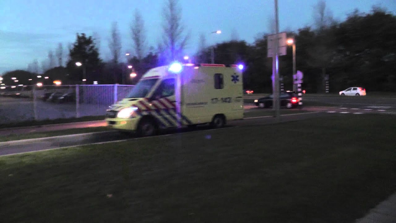 Ambulance naar Maasstad ziekenhuis , Rotterdam, 10-11-14